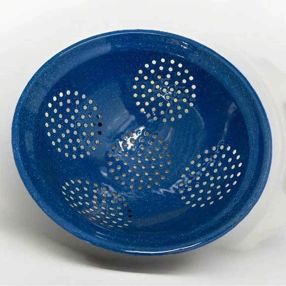 Vintage Cinsa Blue Speckled Enamel Colander 3-Legged Camping Utilitarian - Picture 1 of 6